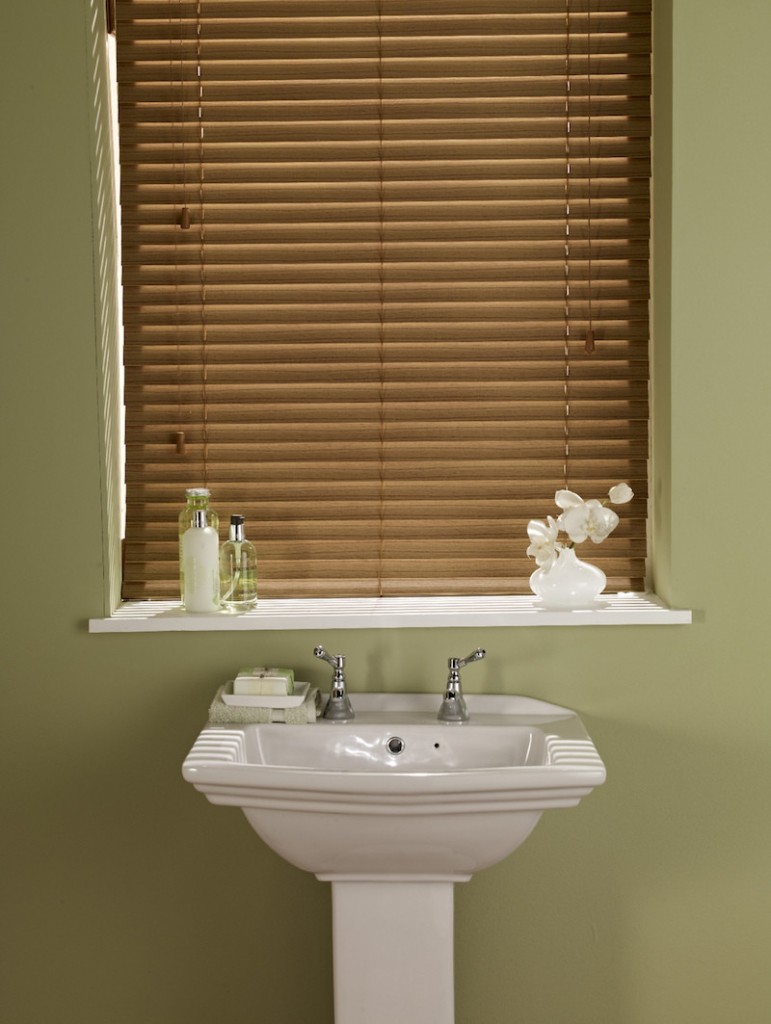wood blinds for bathrooms